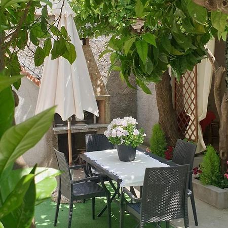 Casa Vacanze Con Giardino E Area Barbecue Martis المظهر الخارجي الصورة