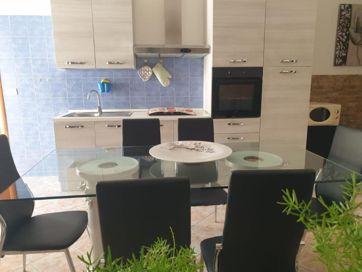 Casa Vacanze Con Giardino E Area Barbecue Martis الغرفة الصورة
